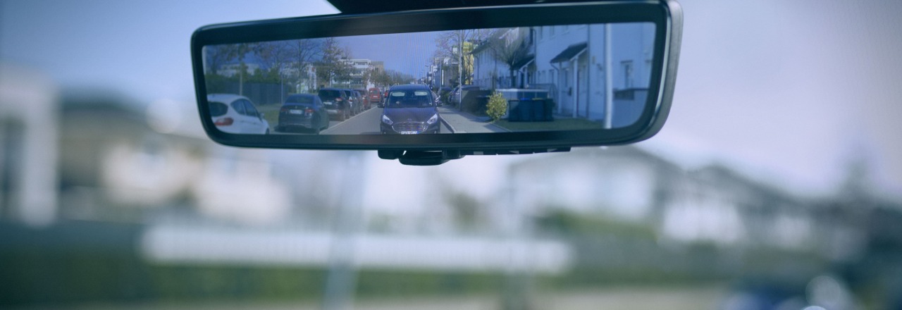 Smarter Rückspiegel für Ford-Nutzfahrzeuge verbessert Sicht auf rückwärtigen Straßenverkehr