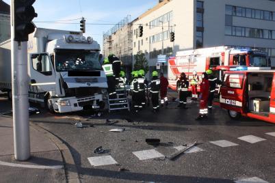 Verkehrsunfall mit Linienbus – Bezirk Bruck an der Leitha