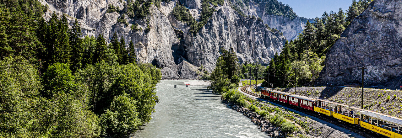Außergewöhnliche Zugfahrten in Graubünden genießen